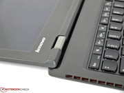 Das Display lässt sich wie gewohnt weit öffnen...