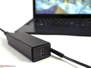 Mit integriert ist ein USB-2.0-Anschluss mit dem parallel externe Geräte aufgeladen werden können.