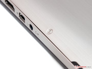 ...sind an der Unterseite auch mehrere Torx-Schrauben zu entdecken.