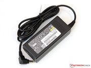 Danach übernimmt das 65-Watt-Netzteil.