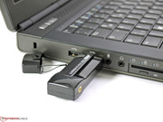 beim Einsatz breiter Sticks können benachbarte Buchsen blockiert werden.