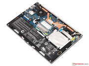 ...kann die gesamte Bodenplatte abgenommen werden.