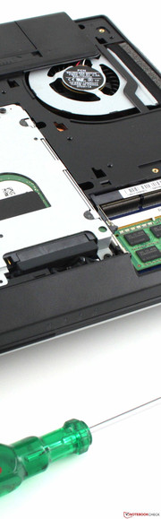 Samsung Series 3 300V3A: HDD und RAM aufrüsten? Kein Problem.