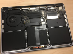 Apple: 13&quot; Macbook Pro ohne Touchbar fördert im Teardown eine Überraschung zutage (Quelle: blog.macsales.com)