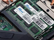 Von den drei Steckplätzen für Arbeitsspeicher ...