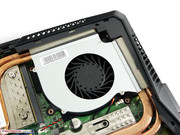 Der Luftauslass wird unter Volllast sehr heiß.