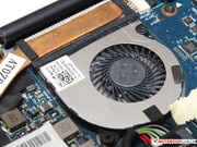 ...führt die Abwärme zum einzigen Lüfter.