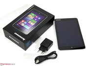 Der Lieferumfang beschränkt sich auf Tablet, Netzteil und USB-Kabel.