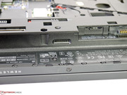 Der SIM-Slot befindet sich wie gehabt im Akkuschacht.