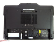 Die wichtigen Komponenten befinden sich unter einer großen Abdeckung am Unterboden.