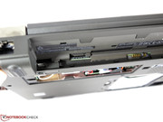 Der SIM-Kartenslot befindet sich im Akkuschacht.