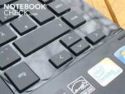 Dich glänzenden Flächen zwischen und neben den Tasten sind für den Alltag nicht durchdacht.