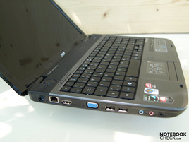 Acer Aspire 5536G Linke Seite: Stromversorgung, LAN (RJ-45), HDMI, VGA, 2x USB-2.0, Line-In, Mikrofon, Kopfhörer