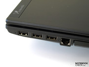 Drei weitere USB-2.0 Ports in vorderen Bereich der rechten Seitenkante gefolgt von einer RJ-11 (Modem) Schnittstelle
