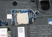 SIM-Karten müssen umständlich eingebaut werden.