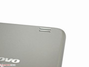 Der Sound kommt aus diesem kleinen Lautsprecher und ist recht passabel.