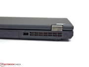 ... und Netzanschluss findet man an der Rückseite des Notebooks.