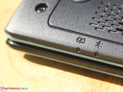 Kaum sichtbar für den Nutzer: Die Status LED für HDD und Akku-Ladung.