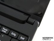 Die kleinen Gelenke haben den dünnen Deckel gut in Griff.