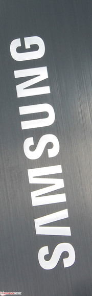 Samsung ATIV Book 2 - 270E5E: Trotz des geringen Preises sind die Büro-Qualitäten ansprechend. Leise, sparsam, mattes und helles Display, brauchbare Eingabegeräte.