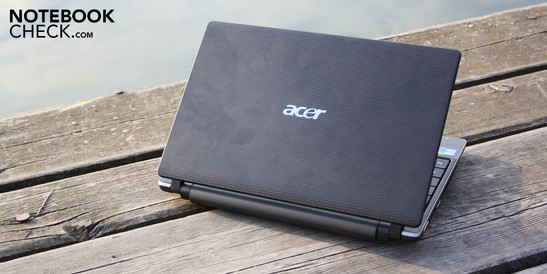 Acer Aspire 1830T-52U4G32n: Leistung und Mobilität in Harmonie? Nicht ganz, das spiegelnde Display und die schwachen Eingaben mindern den Spaß.
