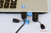 Gedrängte USB-Ports - sogar bei schlanken Laufwerken und Kabeln.