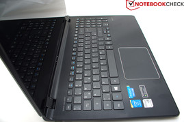 Die Tastatur ist sehr flach, besitzt einen geringen Hub und ist sehr leise.