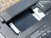 Der geheimnisvolle zweite Schacht ist leer. Hier ist ggf. Platz für ein UMTS-Modul. Es liegt aber kein Sockel an.