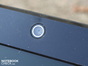 Die Webcam im Displayrahmen kann den Nutzer filmen.