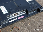 Wer den Akku zum Tischbetrieb entnehmen möchte,