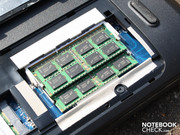 Die größere gibt die Arbeitsspeicher-Slots (2 x 2.048 DDR3 SDRAM),