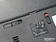 der muss vorher die Arretierung (rot) lösen.