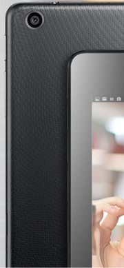 Weder die Hauptkamera mit 2,0 Megapixel noch die Frontkamera mit 0,3 Megapixel schießt gute Fotos.