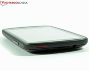 Die Bedienelemente weisen einen sauberen Druckpunkt auf und geben ein gutes Feedback.