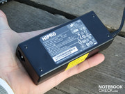 Die 90 Watt benötigt das System aber. Unter Stress braucht es 76 Watt (ohne Akkuladung).