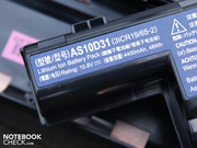 Der Akku hat eine Kapazität von 48 Wh (4.400 mAh).