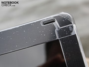 Die Oberflächen sind mehrheitlich matt, lediglich der Rahmen der Anzeige,