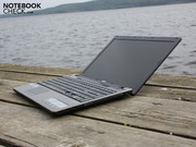 Dieser Kollege hier nennt sich 5820TG, wiegt 2.38 Kilogramm