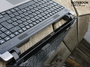 Abgenommen hinterlässt der Akku ein Loch.