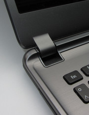 ...halten den Bildschirm stabil in Position.