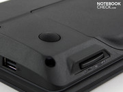 Die Verarbeitung ist solide, aber der Kunststoff-Look wird nicht verhehlt (Standfuß).