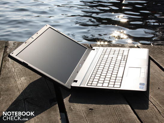 Acer TravelMate 5740Z-P602G25N: Ein stets urplötzlich aufbrausender Lüfter zerstört den ansonsten perfekten Ergonomie-Eindruck.