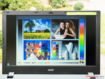 Acer TravelMate P257-M-56AX im Schatten