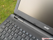 Bildschirmrahmen und Unterseite sind texturiert.