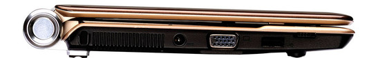 Linke Seite: Kensington Lock, Lüftungsöffnung, Netzstecker, analoger VGA out, USB, WLAN Schalter