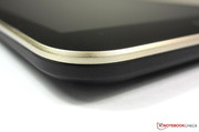 Ein Kunststoff-Rahmen in schicker Metall-Optik umfasst das 7-Zoll-Tablet.