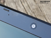 Daneben stellt der TFT-Rahmen die einzige Hochglanz-Fläche (Achtung Kratzer).