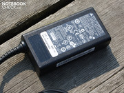 Es wiegt nur 199 Gramm (ohne Netzkabel).