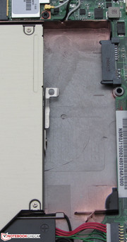 Der DVD-Brenner kann einfach herausgezogen werden.