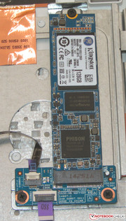 Eine SSD im M.2-Format steckt in dem Rechner.